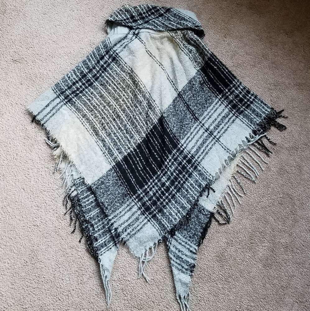 Cozy Shawl - Picture 4 of 6